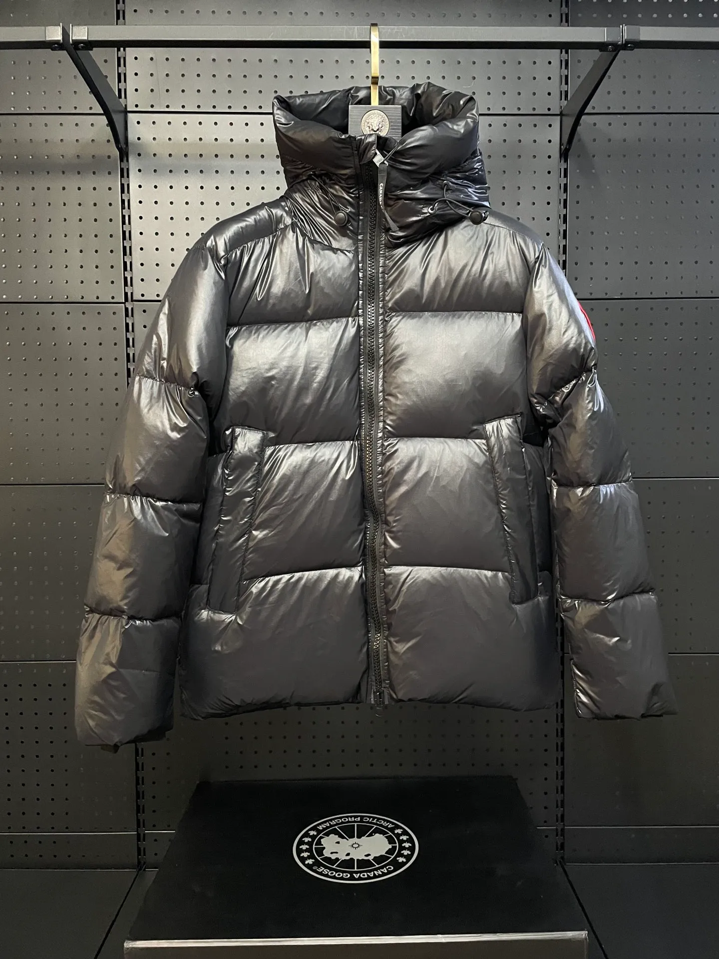 Black 𝘾𝘼𝙉𝘼𝘿𝘼 𝙂𝙊𝙊𝙎𝙀/ 2023 New Arrival Crofton 95 ‼ ， ‼ Crofton ，2023 New Arrival ， 4 ， Feather-Light ， Lightweight， ！ ‼ Canada Goose ， ins 、 、 。 Canada Goose， ， ， ！ 80% ， ， ！ ， ， ！ Same Style Sizes: S-XXL